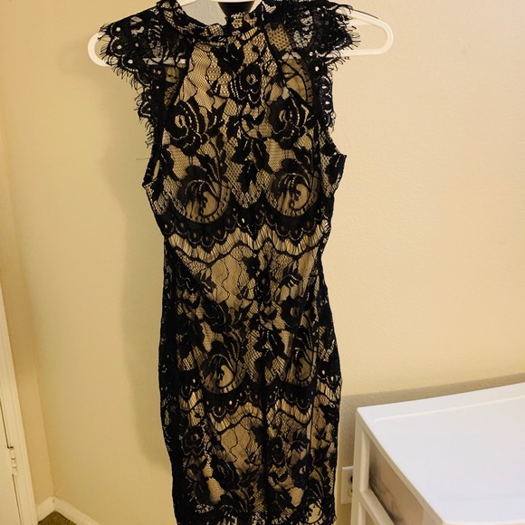 Women’s laced dressed, size small - Picture 2 of 2